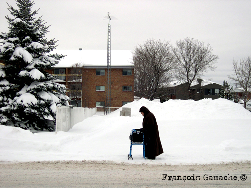 heurte-un-mur-de-beton